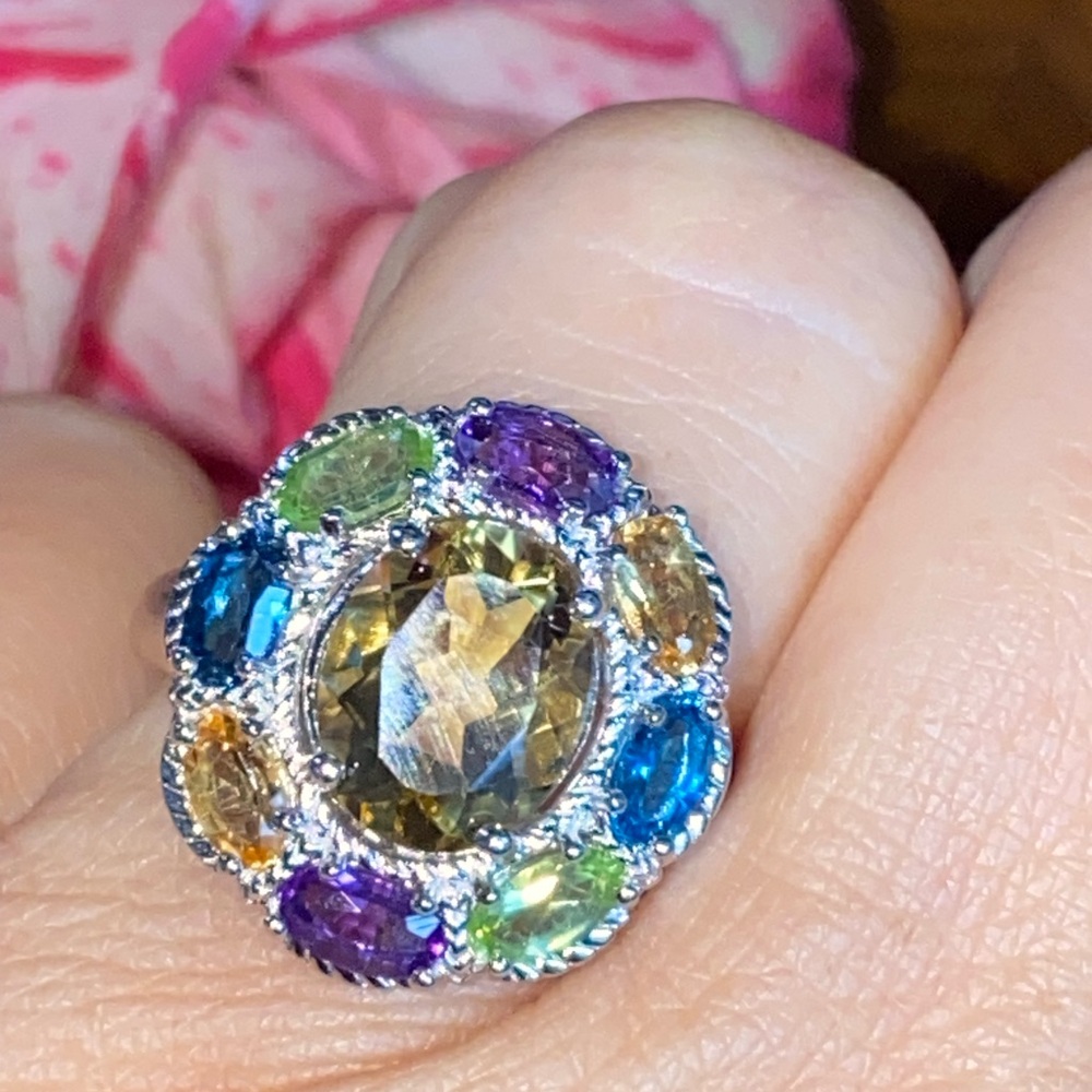 Beautiful Gemstone Ring - image 7